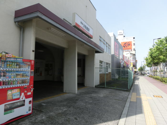 表から見た汐見橋駅